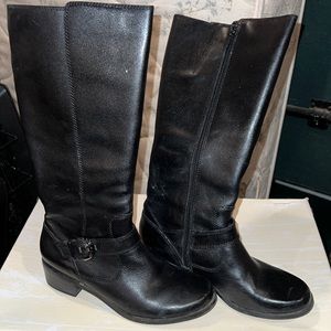St. John’s Bay- Womens zip up leather boot-6.5